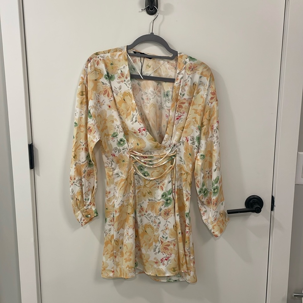 Selling yellow floral zara dress